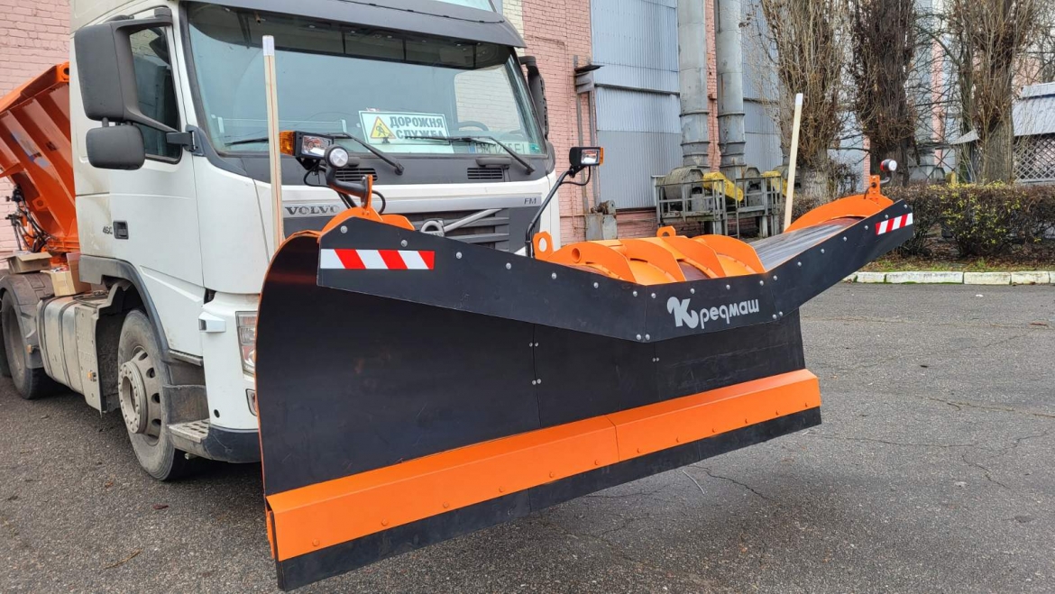 ПрАТ «Кредмаш» вiдправив чергову партію техніки для зимового утримання доріг