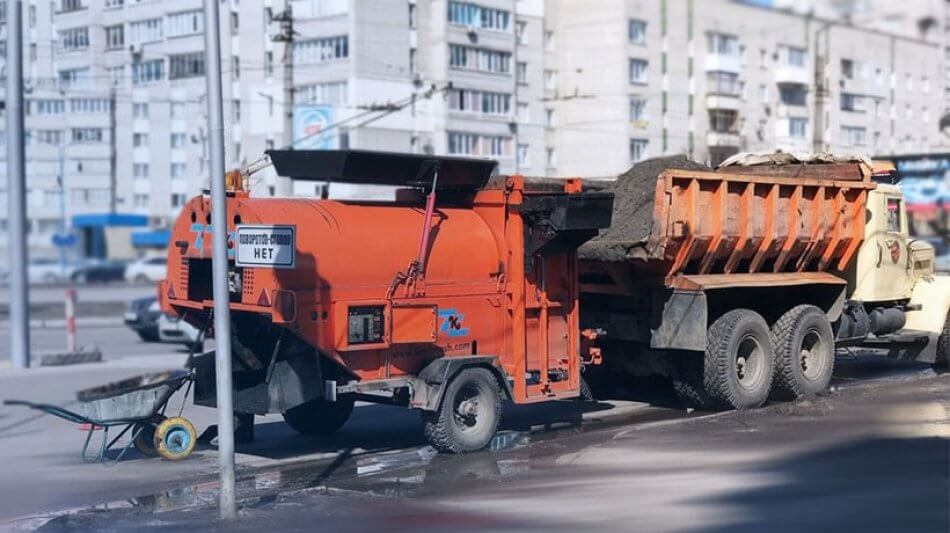 Дороги в Кременчуці ремонтують за допомогою техніки Кредмаш