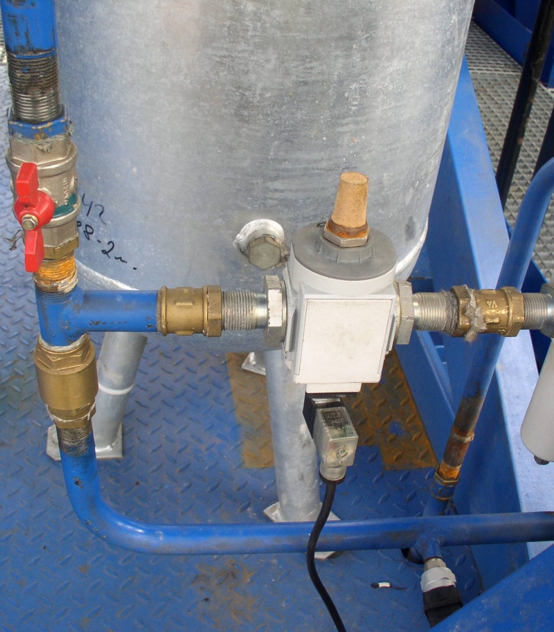 Запобіжний клапан із ресивером на блоці змішувача