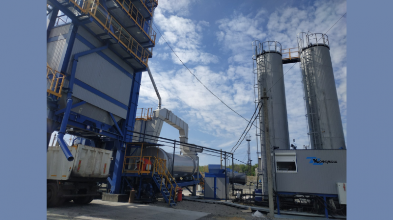 Vertical bitumen storage tank